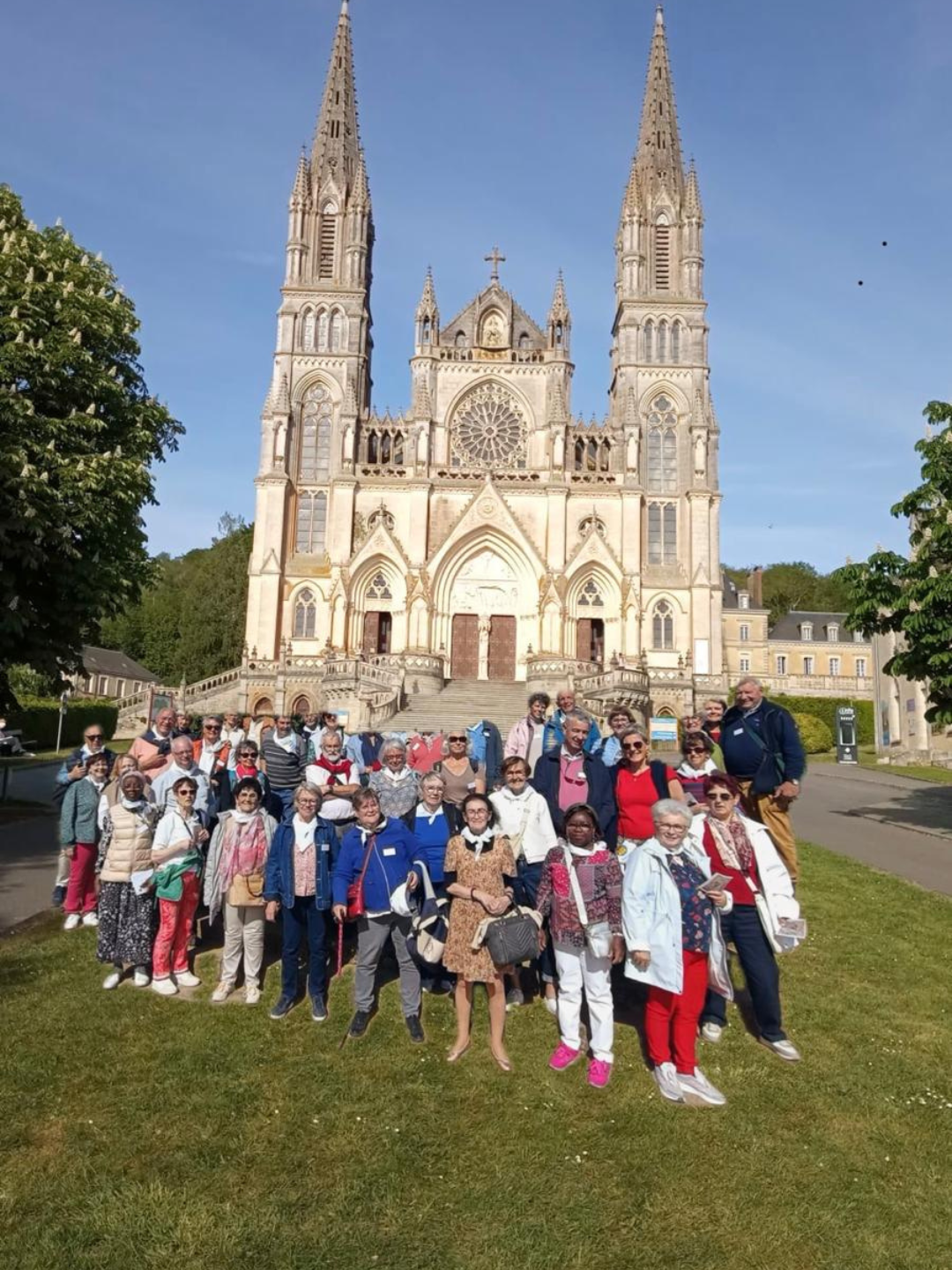 Le groupe au sanctuaire de Montligeon